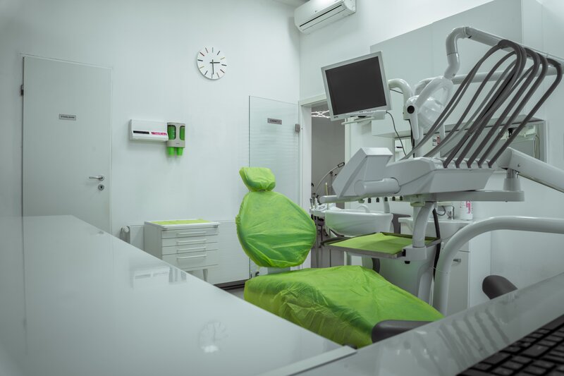 Dr. Vladescu Razvan - Dentist | Timisoara | Cabinet Stomatologic Modern