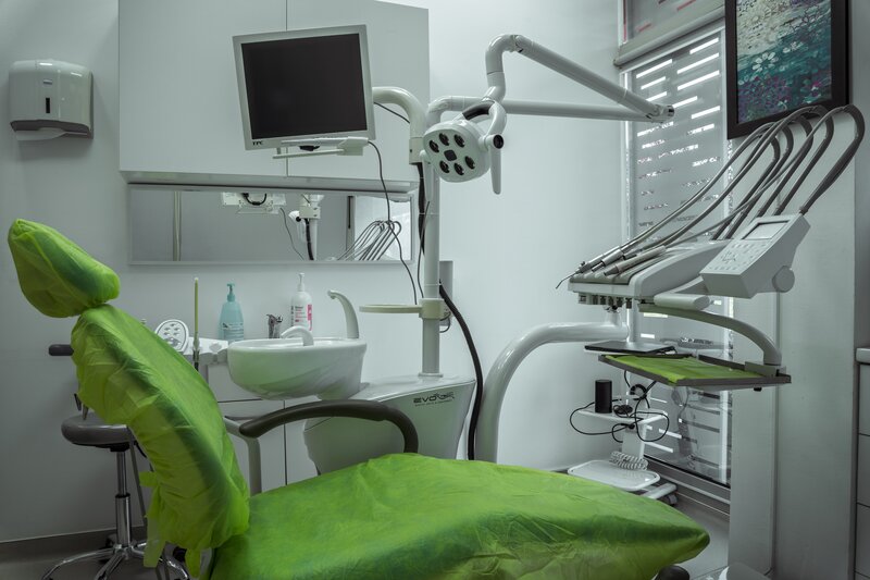 Dr. Vladescu Razvan - Dentist | Timisoara | Cabinet Stomatologic Modern